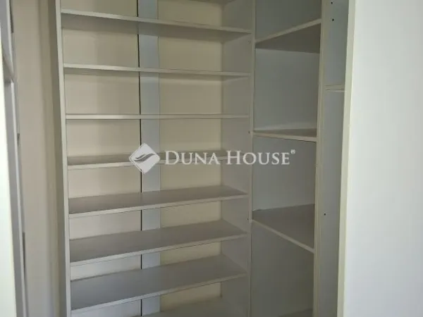 Eladó lakás Szeged 64 nm