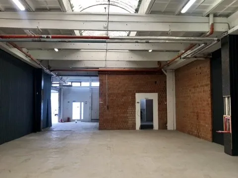 Kiadó kereskedelmi és ipari ingatlan Budapest IX. kerület, Ecseri út 14-16 492 nm