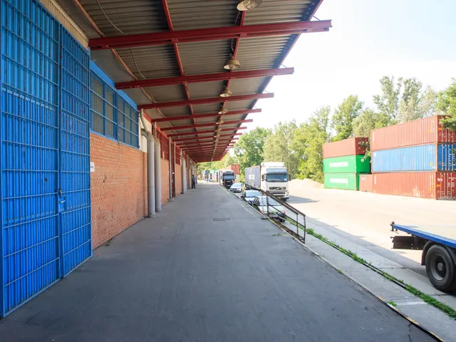Kiadó kereskedelmi és ipari ingatlan Törökbálint, Raktárvárosi út 1-3 636 nm