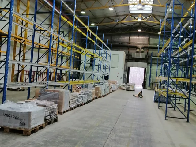 Kiadó kereskedelmi és ipari ingatlan Törökbálint, Raktárvárosi út 1-3 636 nm