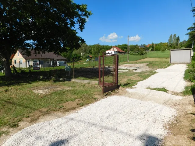 Eladó telek Cserszegtomaj 1000 nm