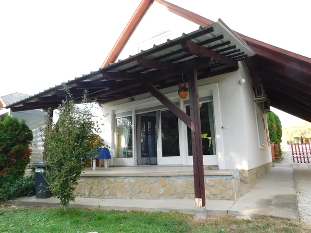 Eladó üdülő és hétvégi ház Vonyarcvashegy, Petőfi Sándor 172 50 nm