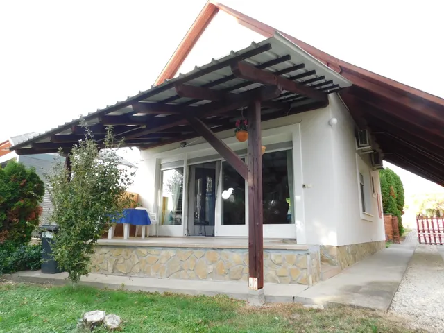 Eladó üdülő és hétvégi ház Vonyarcvashegy, Petőfi Sándor 172 50 nm