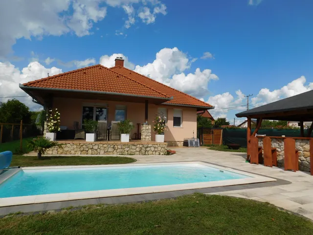 Eladó ház Keszthely, Kertváros 220 nm