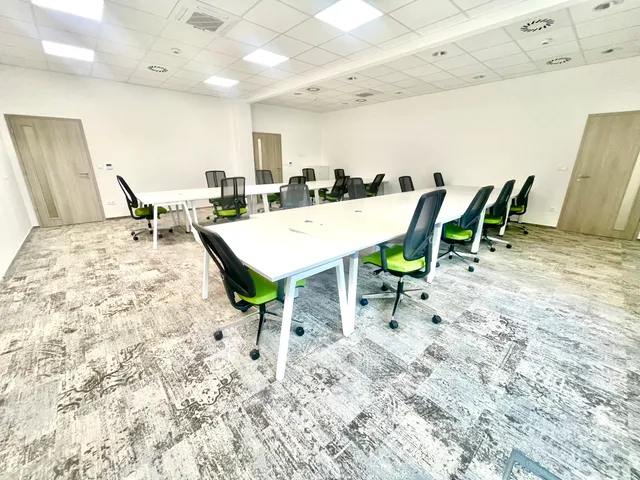 Kiadó kereskedelmi és ipari ingatlan Debrecen, Belváros, Barna 65 nm