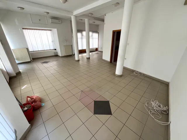 Kiadó kereskedelmi és ipari ingatlan Kecskemét, Belváros, Katona József utca 2. 72 nm