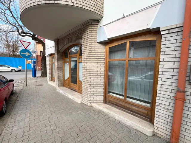 Kiadó kereskedelmi és ipari ingatlan Kecskemét, Belváros 72 nm