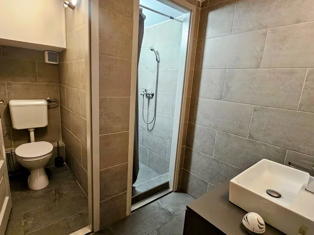 Eladó kereskedelmi és ipari ingatlan Budapest VI. kerület 252 nm