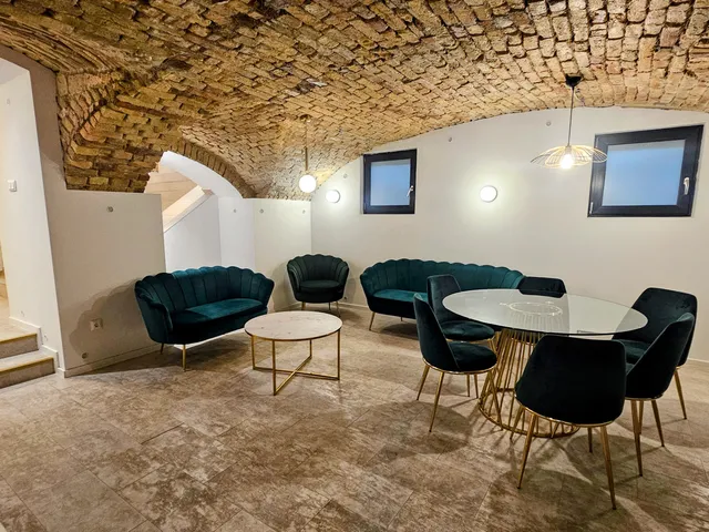 Eladó kereskedelmi és ipari ingatlan Budapest VI. kerület 252 nm