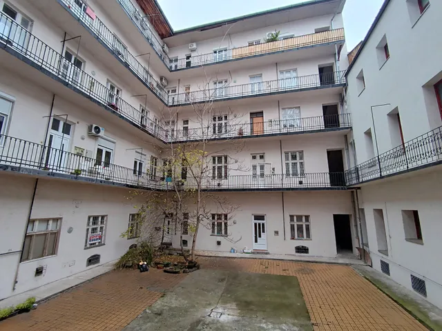 Eladó lakás Budapest VIII. kerület, II. János Pál pápa tér 76 nm