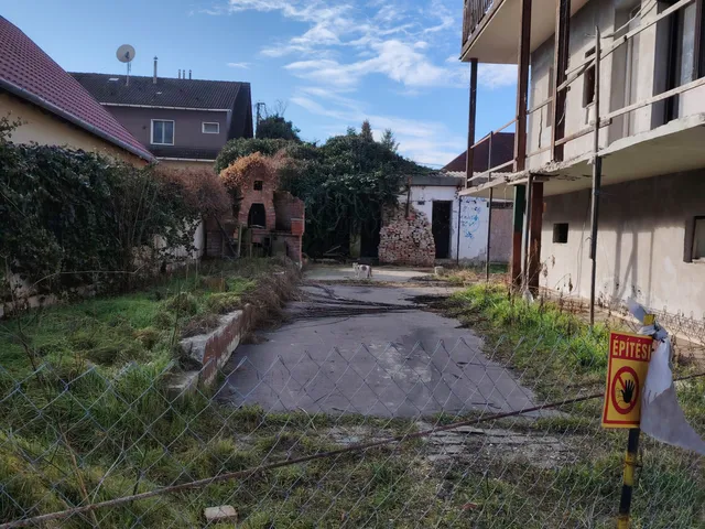 Eladó ház Budapest XXI. kerület, Királyerdő 320 nm