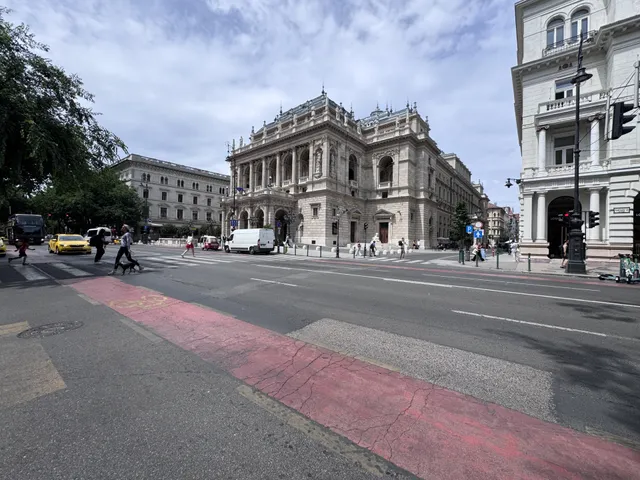 Eladó kereskedelmi és ipari ingatlan Budapest VI. kerület 45 nm