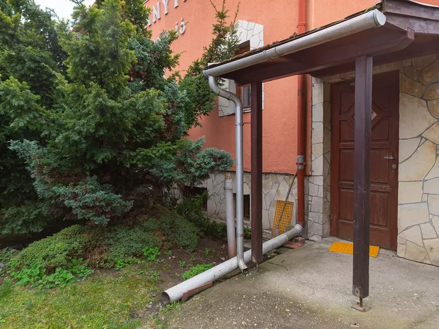 Eladó ház Erdőkertes, Szatmári utca 320 nm