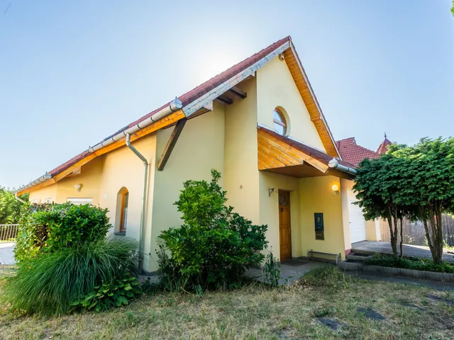 Eladó ház Fót, Géza Fejedelem utca 170 nm