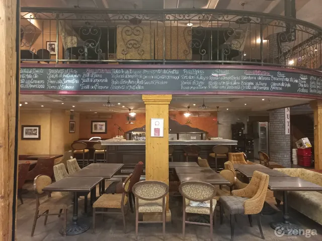 Kiadó kereskedelmi és ipari ingatlan Budapest II. kerület, Országút 230 nm