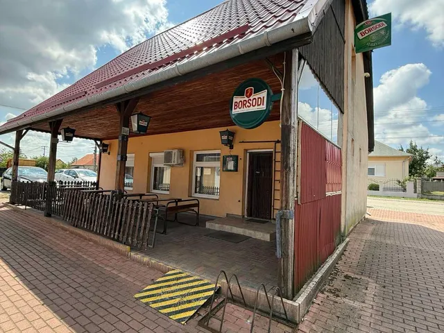 Eladó kereskedelmi és ipari ingatlan Pétfürdő 110 nm