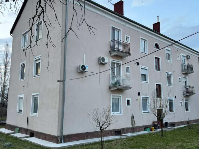 Eladó lakás Pétfürdő 63 nm
