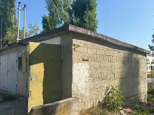 Eladó garázs Várpalota 20 nm