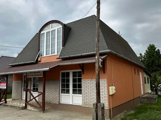 Eladó ház Tés, Bakony utca 114 nm