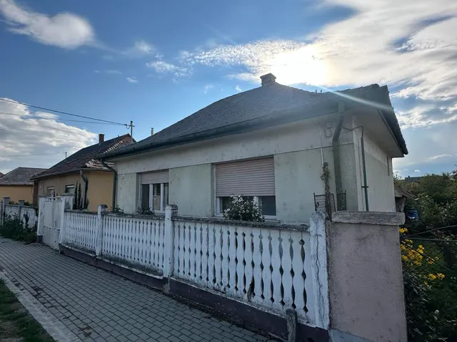 Eladó ház Várpalota, Rákóczitelep 70 nm