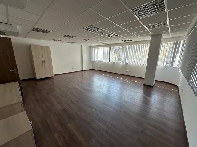 Kiadó kereskedelmi és ipari ingatlan Várpalota, Szent István 53 nm