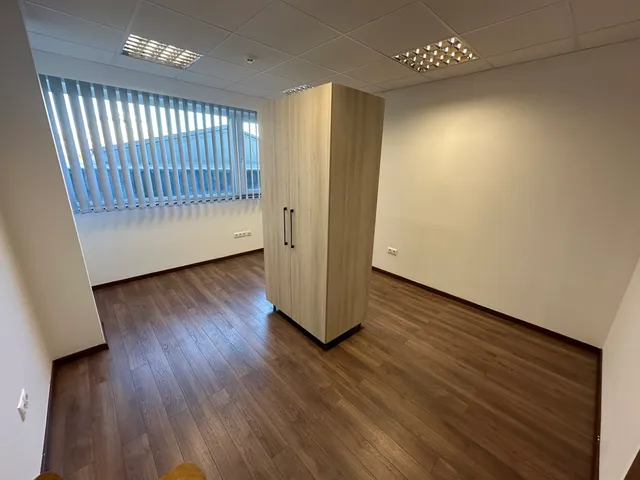 Kiadó kereskedelmi és ipari ingatlan Várpalota, Szent István út 16 nm