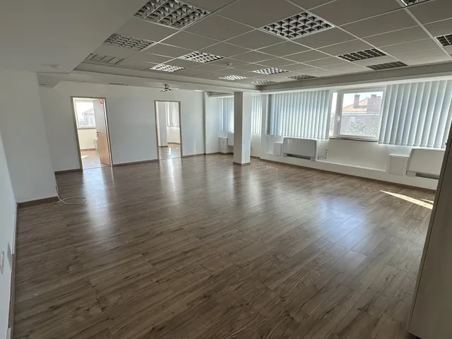 Kiadó kereskedelmi és ipari ingatlan Várpalota 97 nm