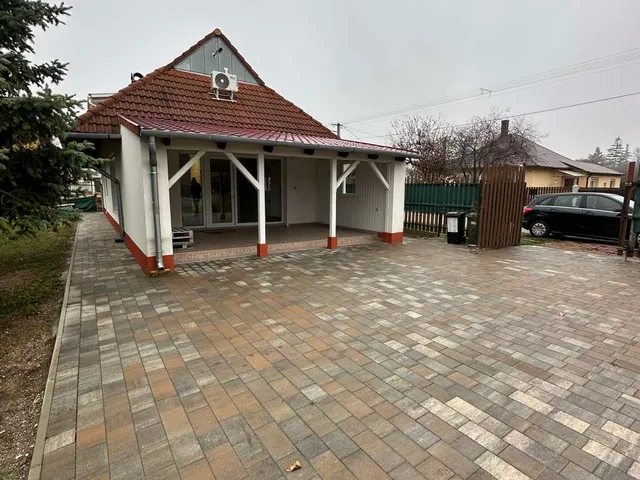 Kiadó ház Várpalota, Vásárhelyi utca 93 nm