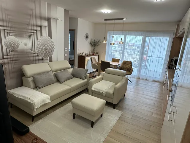 Eladó lakás Várpalota, Kálvária 74 nm