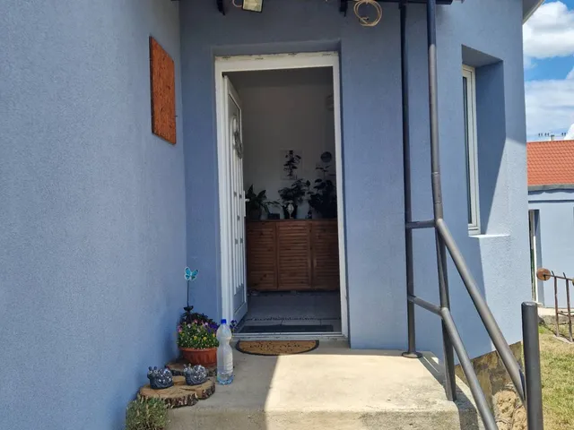 Eladó ház Várpalota, Kismező 65 nm