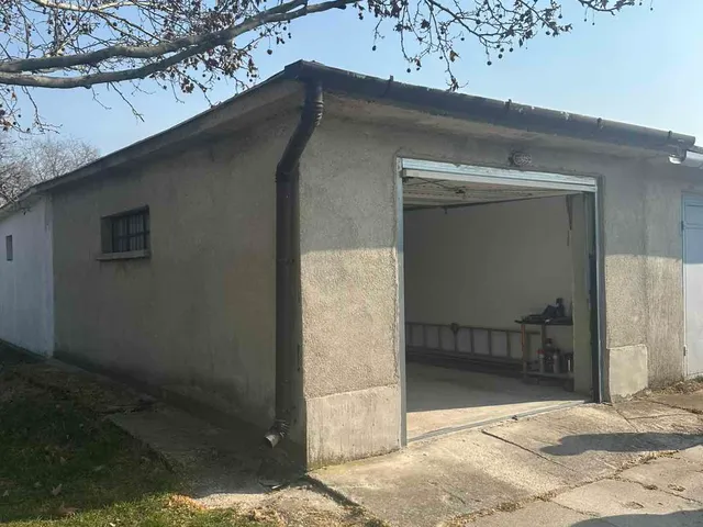 Eladó garázs Várpalota, Kálvária, Szabolcska Mihály utca 23 nm