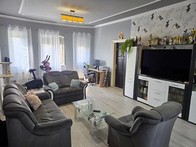 Eladó lakás Pétfürdő 138 nm