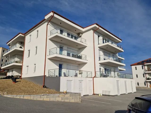 Kiadó lakás Várpalota, Kálvária 28 nm