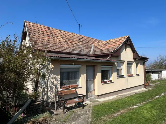 Eladó ház Ősi 56 nm
