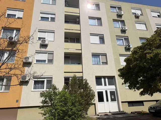 Eladó lakás Várpalota 67 nm