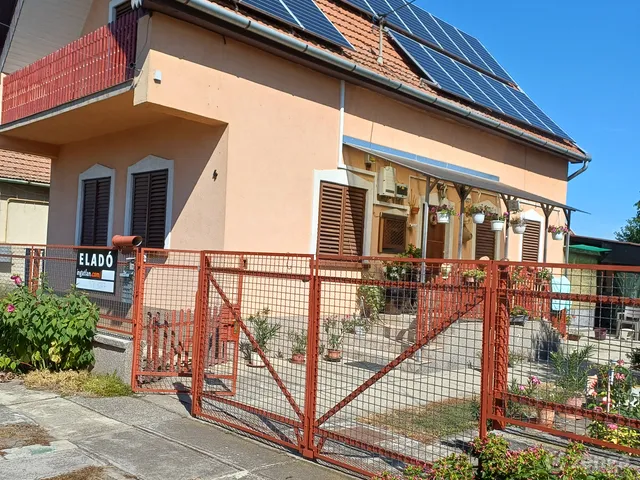 Eladó ház Újszász 100 nm