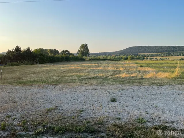 Eladó telek Bánd 1700 nm
