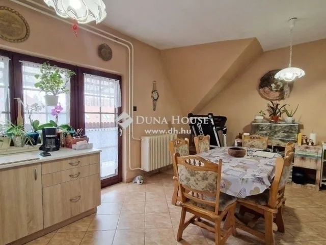 Eladó ház Budapest XVIII. kerület, Gloriett-telep 180 nm