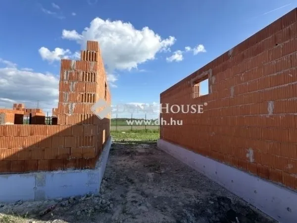 Eladó ház Délegyháza 93 nm