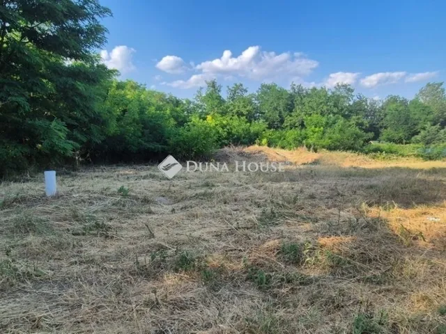 Eladó telek Mogyoród 900 nm