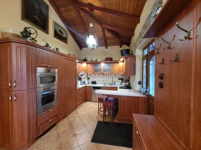 Eladó ház Vecsés 265 nm