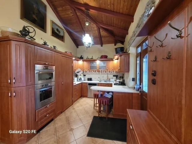 Eladó ház Vecsés 265 nm