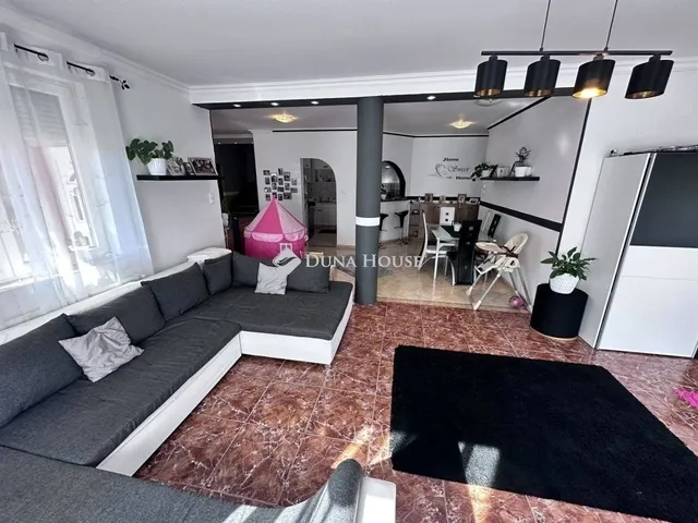 Eladó ház Üllő 280 nm