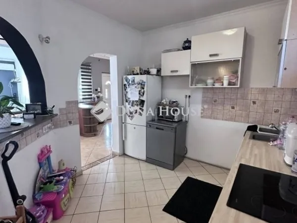 Eladó ház Üllő 280 nm