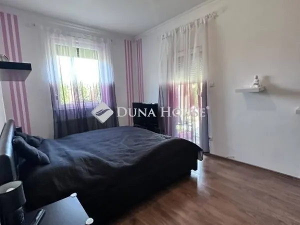 Eladó ház Üllő 280 nm