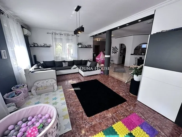 Eladó ház Üllő 280 nm