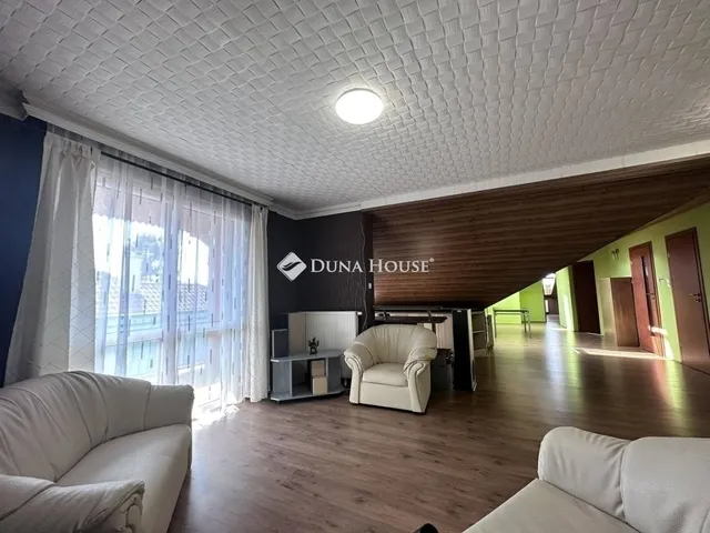 Eladó ház Üllő 280 nm