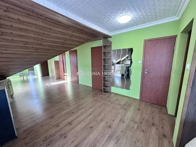 Eladó ház Üllő 280 nm