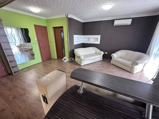 Eladó ház Üllő 280 nm