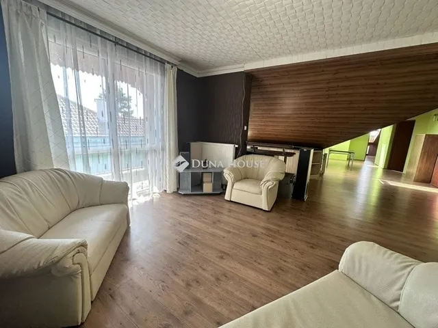 Eladó ház Üllő 280 nm